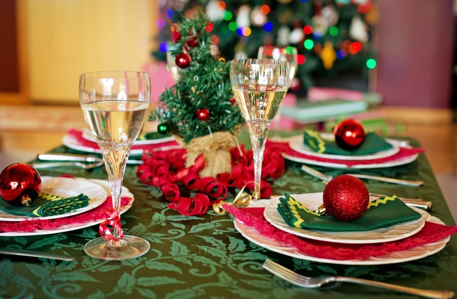 christmas table, christmas dinner, christmas dinner setting-1909797.jpg